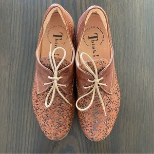 Think! NWOT Leather Penny Loafers, Lace Up, Size EU 33 or US 8, Natural Walking